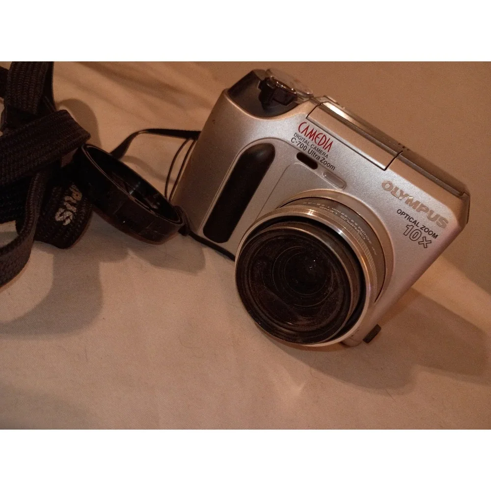 Olympus Camedia C-700 Ultra Zoom Digital Camera Silver 10x Optical Zoom Vintage